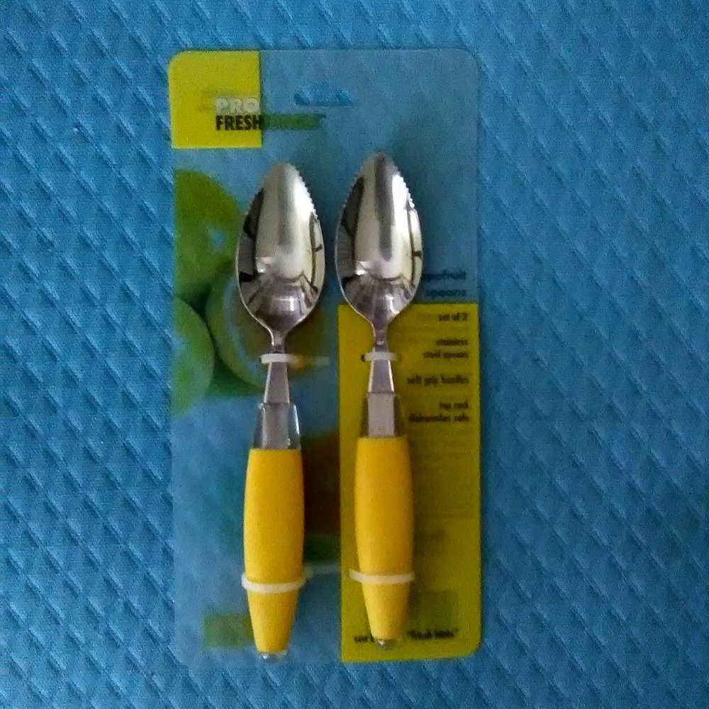 Serrated Fruit Spoons/2